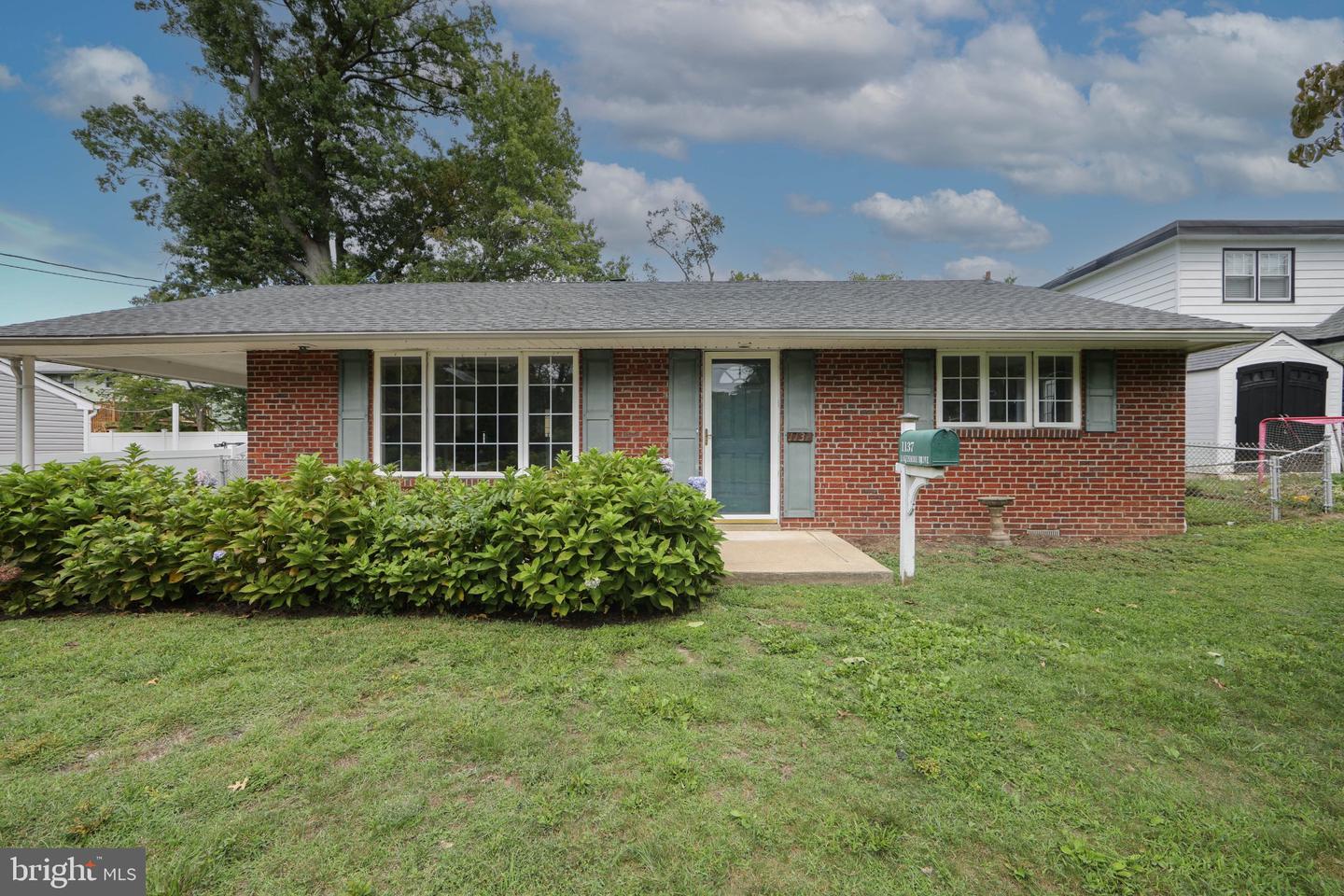 1137 Lakeshore Dr Property Photo 1
