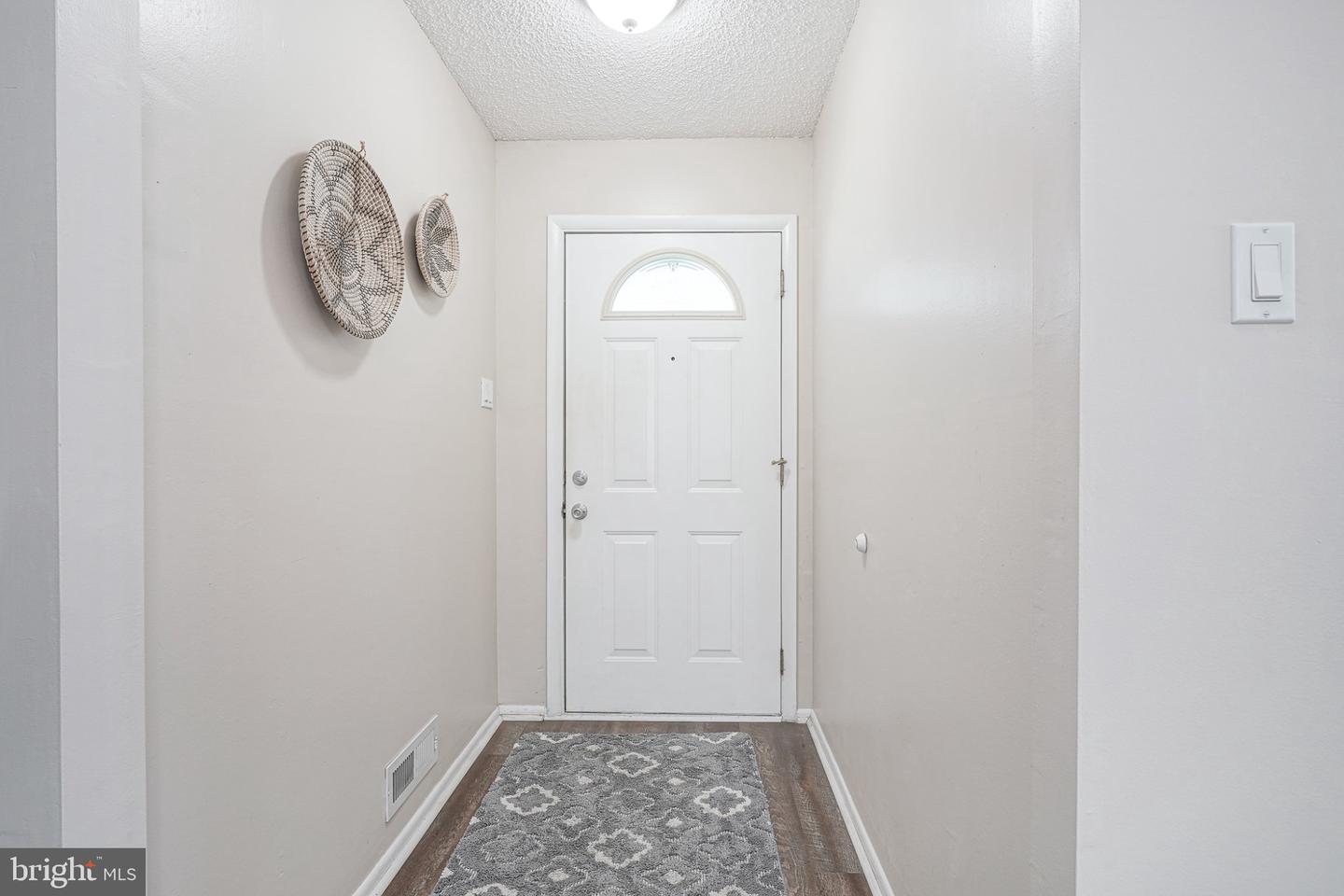 3 Pebble Ln Property Photo 3