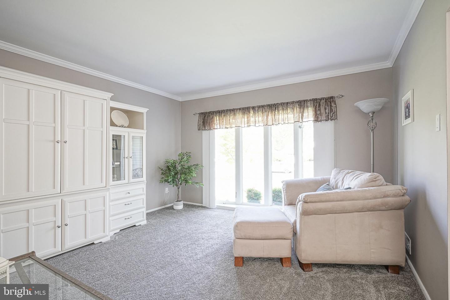 3 Pebble Ln Property Photo 6