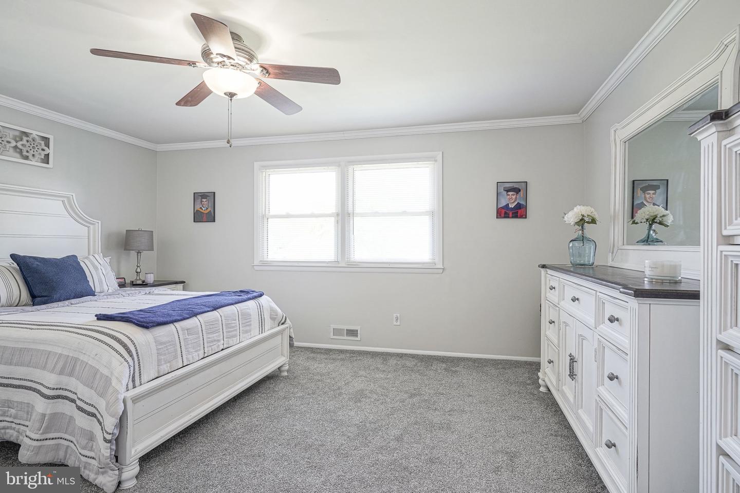 3 Pebble Ln Property Photo 22