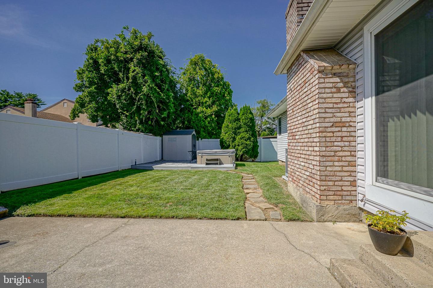 3 Pebble Ln Property Photo 35