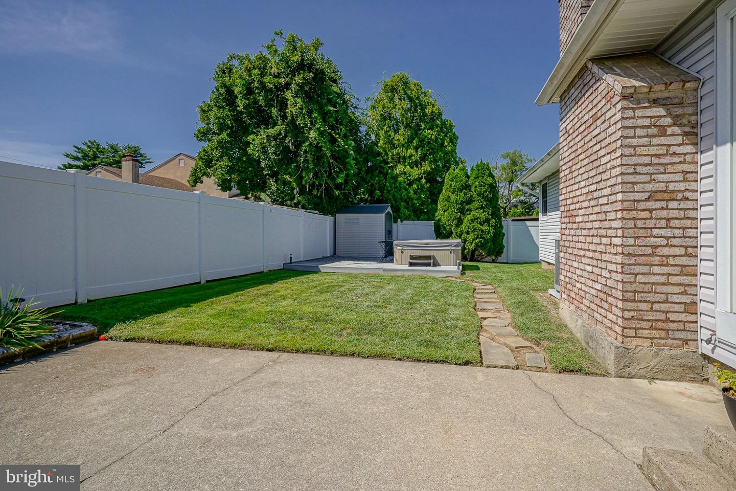 3 Pebble Ln Property Photo 36