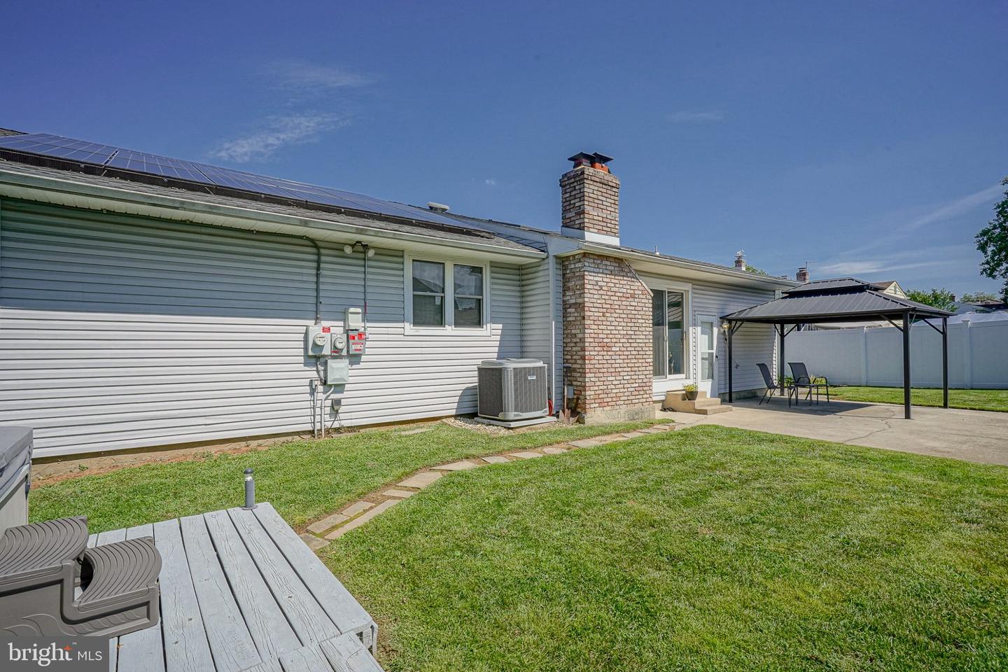3 Pebble Ln Property Photo 40