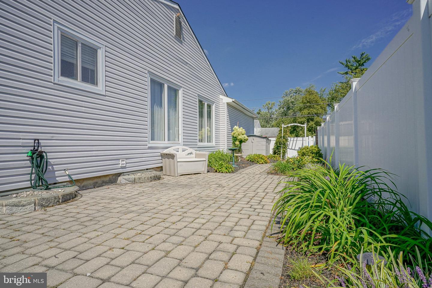 3 Pebble Ln Property Photo 41