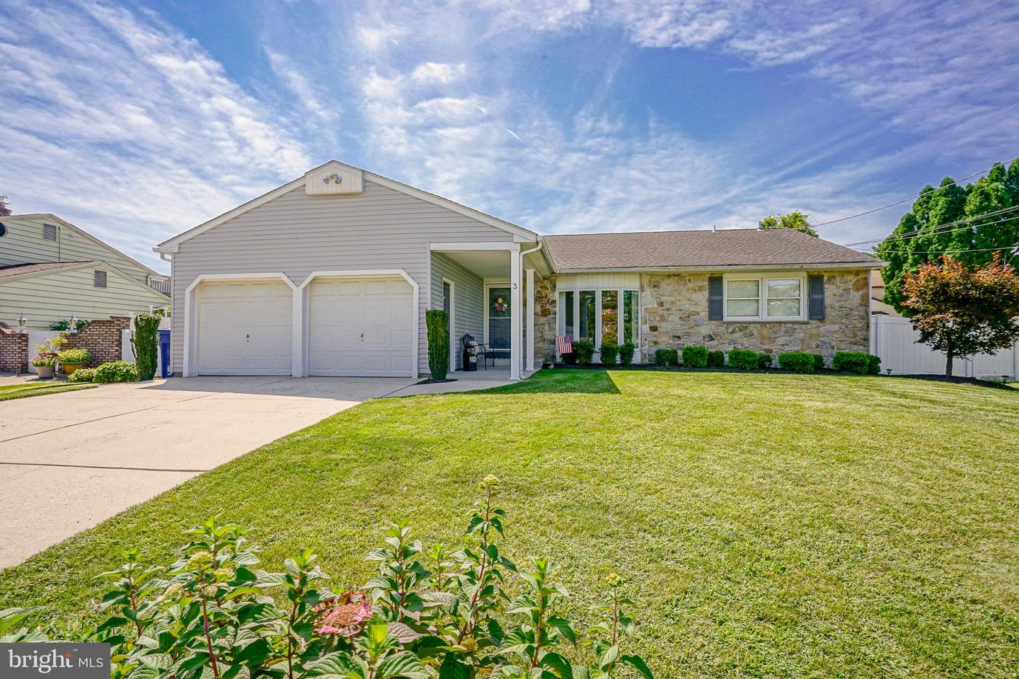 3 Pebble Ln Property Photo 42