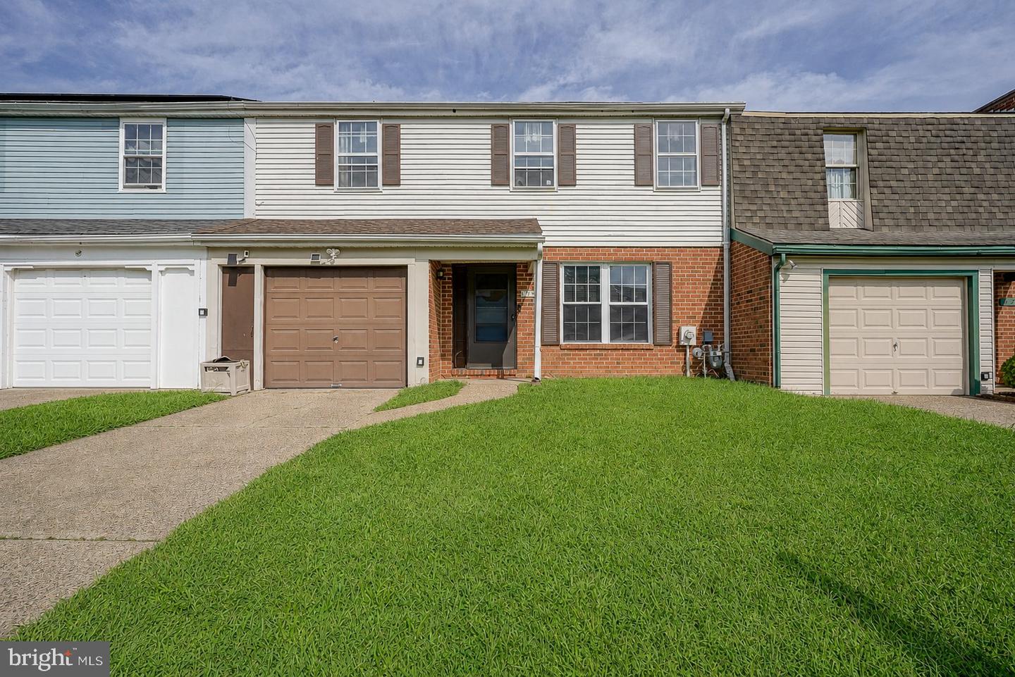 1719 Williamsburg Pl Property Photo 1