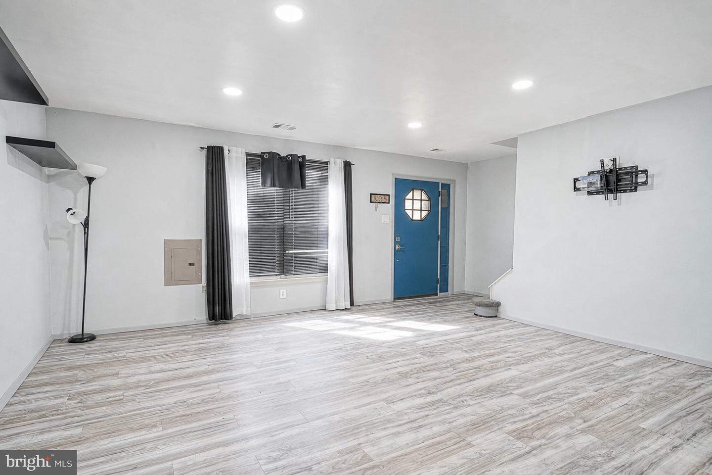 1719 Williamsburg Pl Property Photo 2