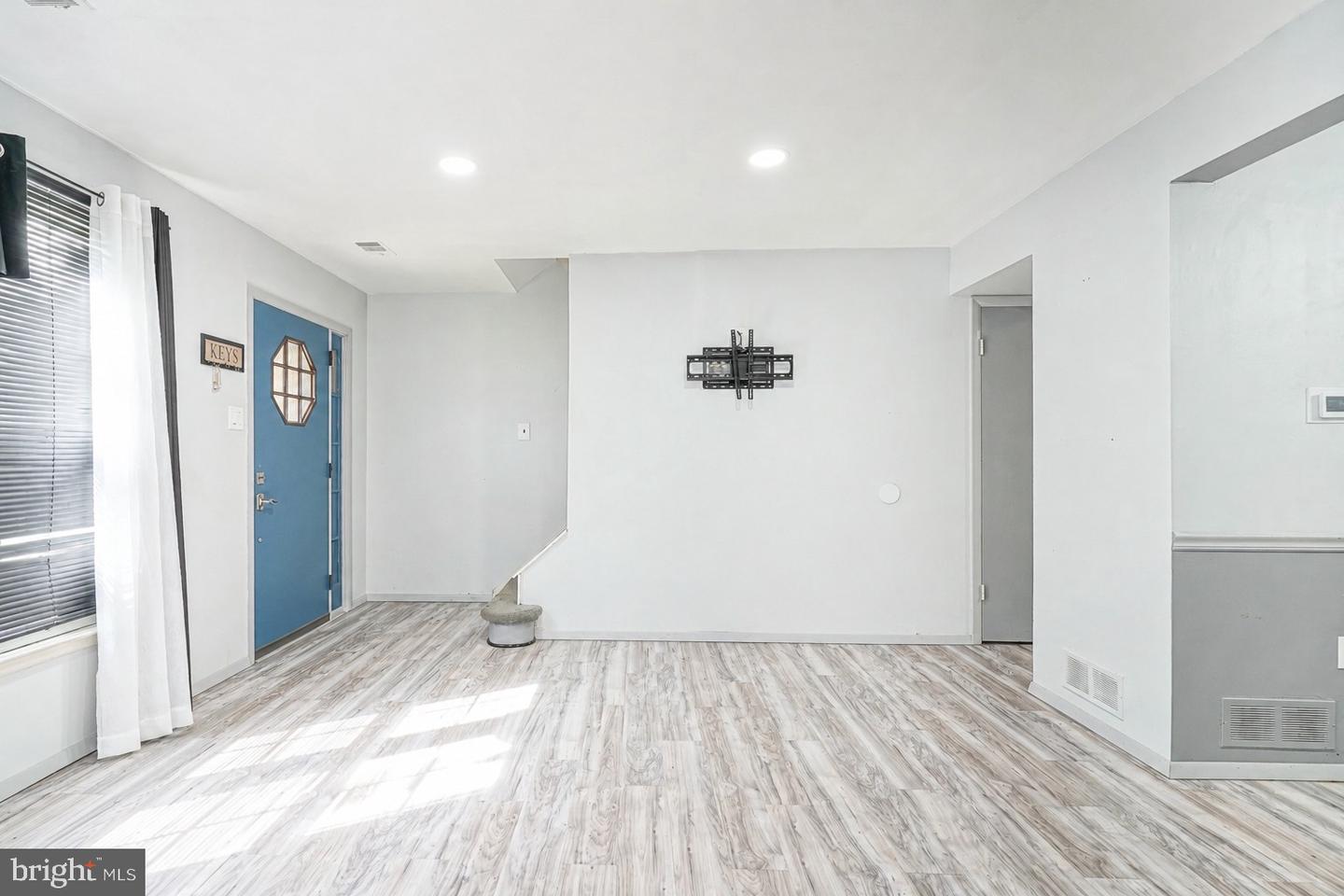 1719 Williamsburg Pl Property Photo 3