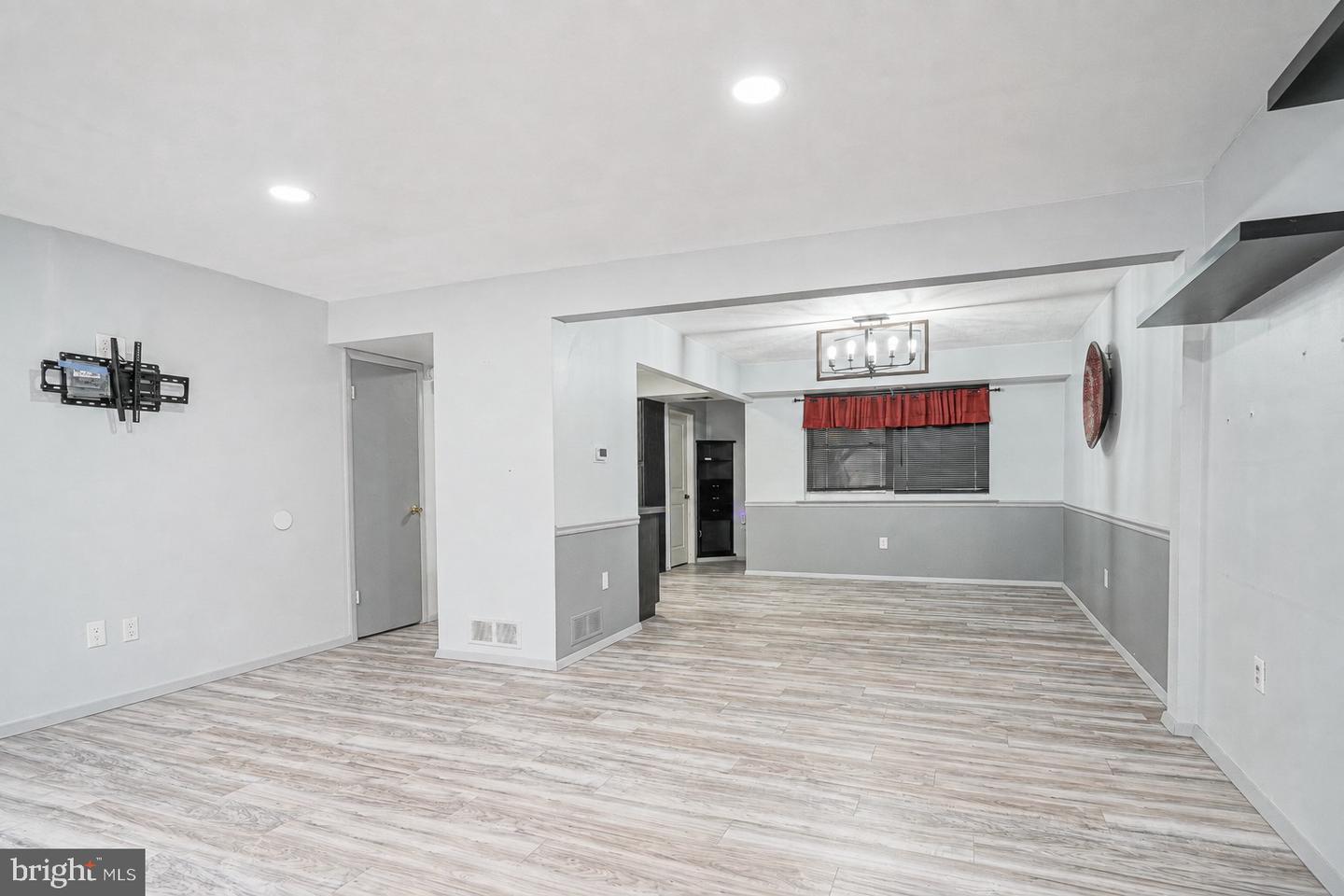 1719 Williamsburg Pl Property Photo 4