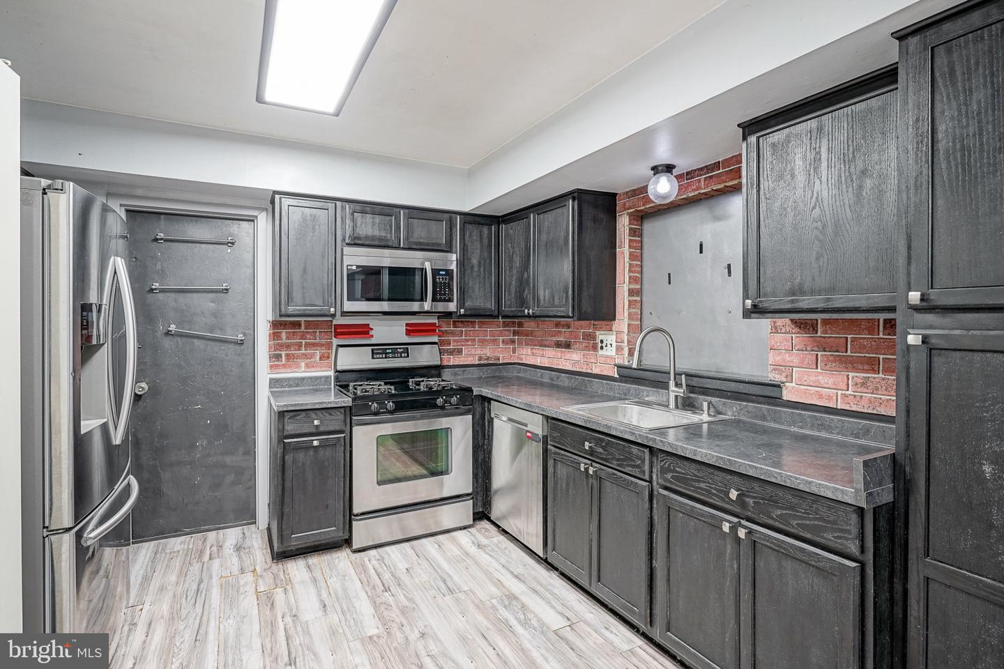 1719 Williamsburg Pl Property Photo 11