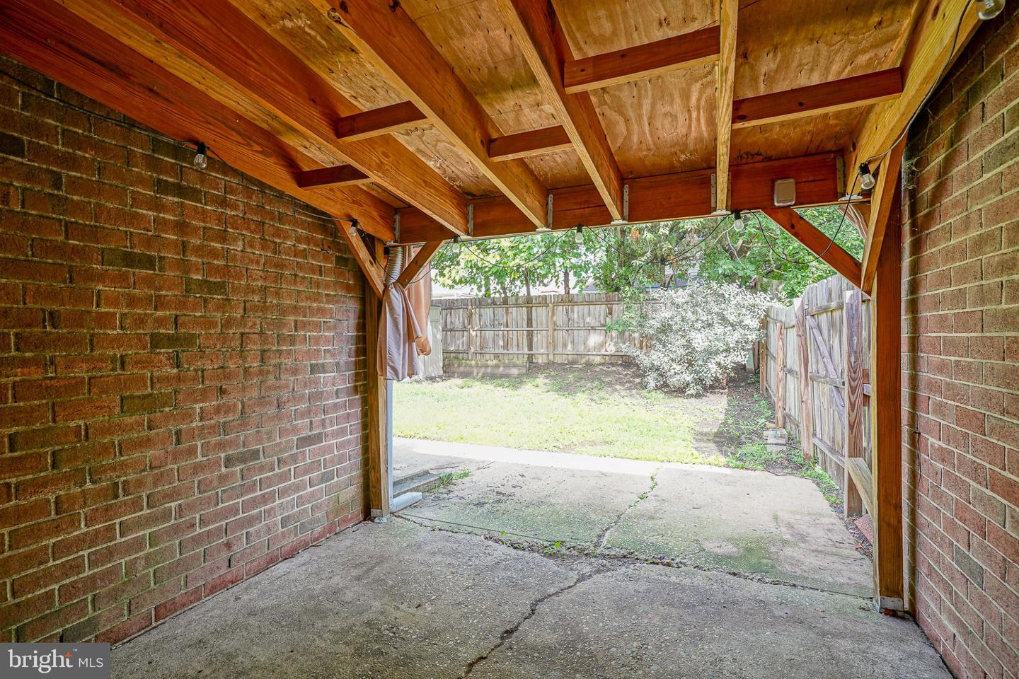 1719 Williamsburg Pl Property Photo 34