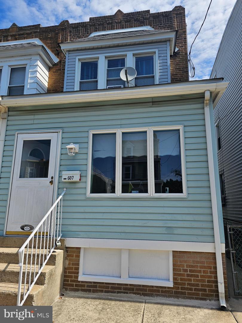 607 Hunter St Property Photo 2