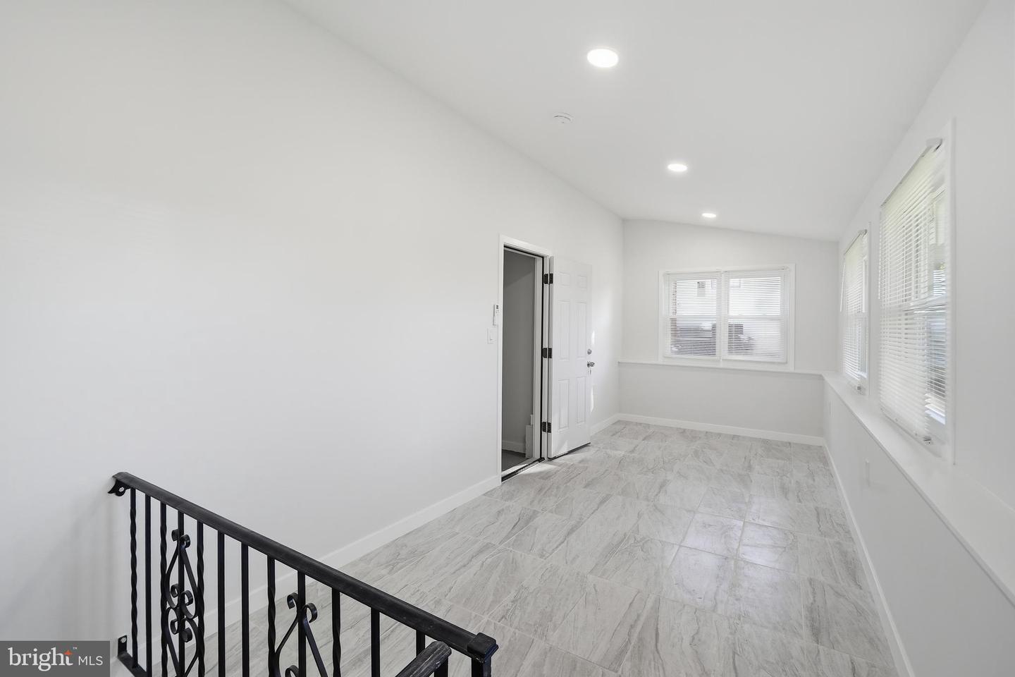 410 4th Ave Property Photo 8
