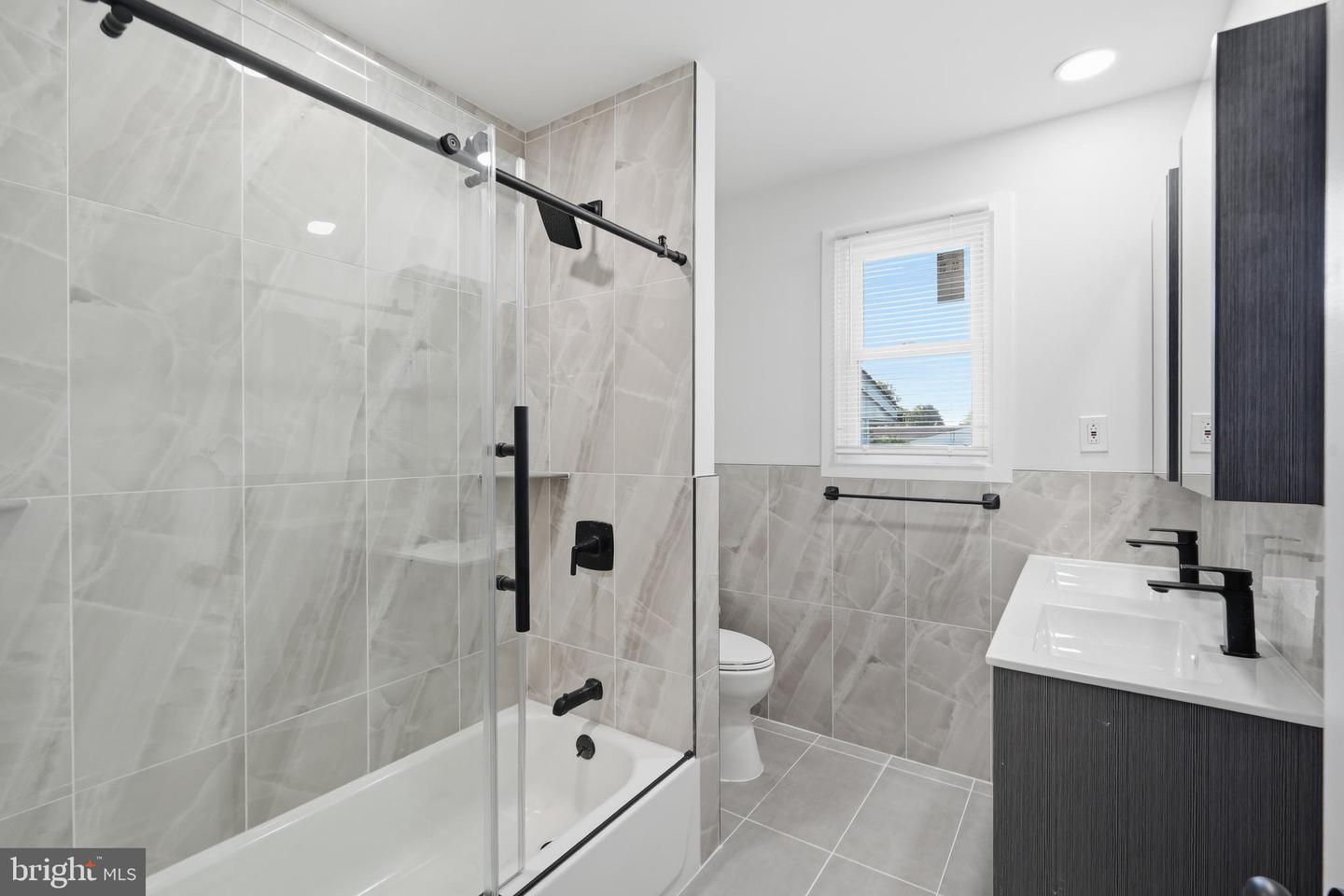 410 4th Ave Property Photo 16