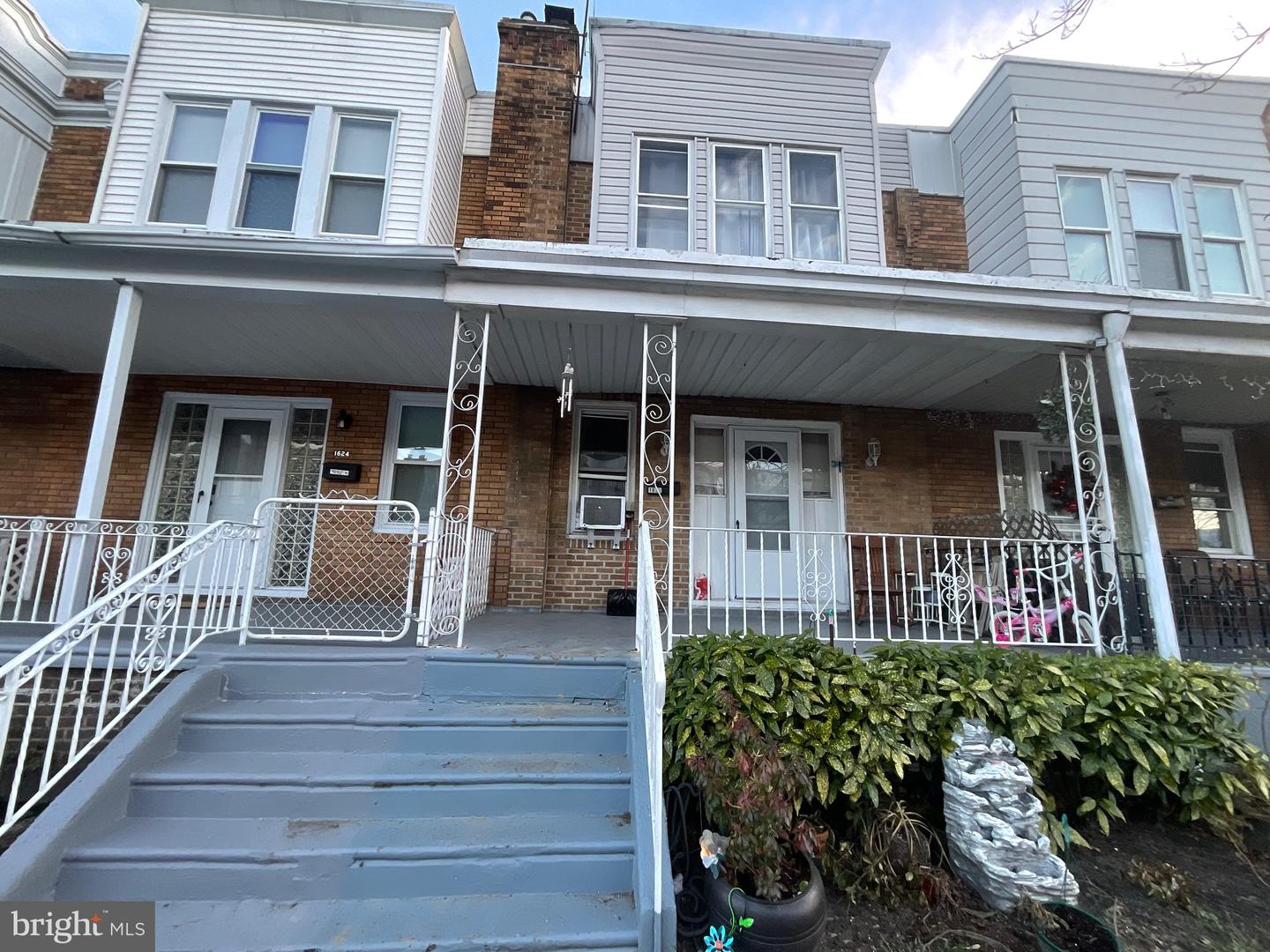 1622 Crosslynne Ave Property Photo 1