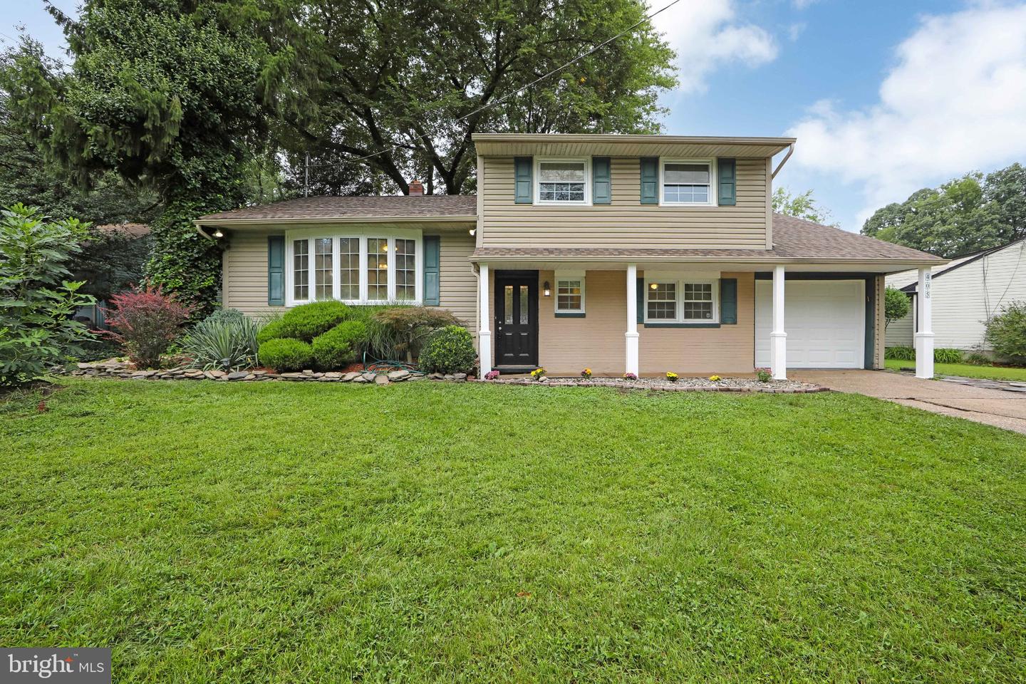 405 Narragansett Dr Property Photo 1