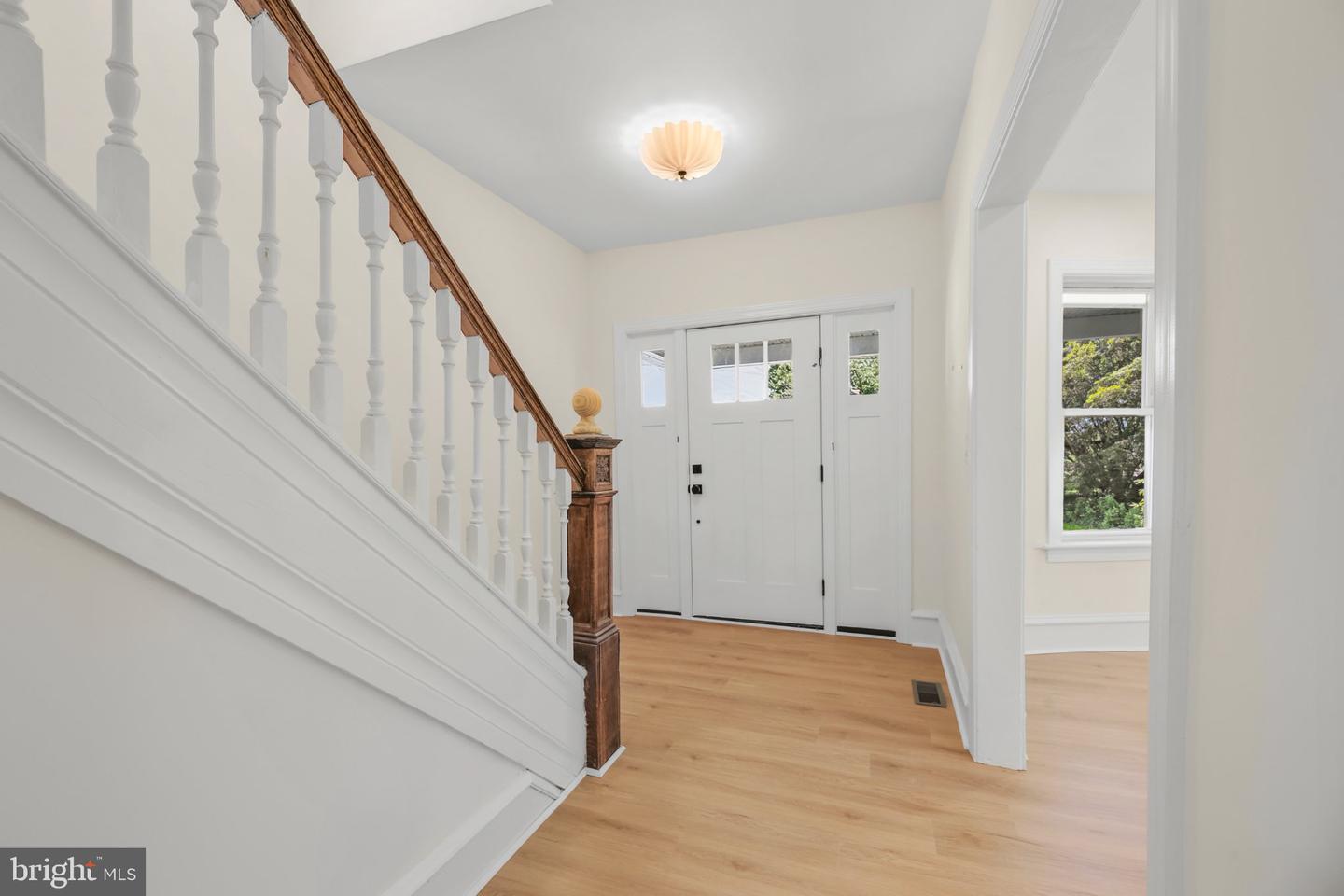 302 W Washington Ave Property Photo 6