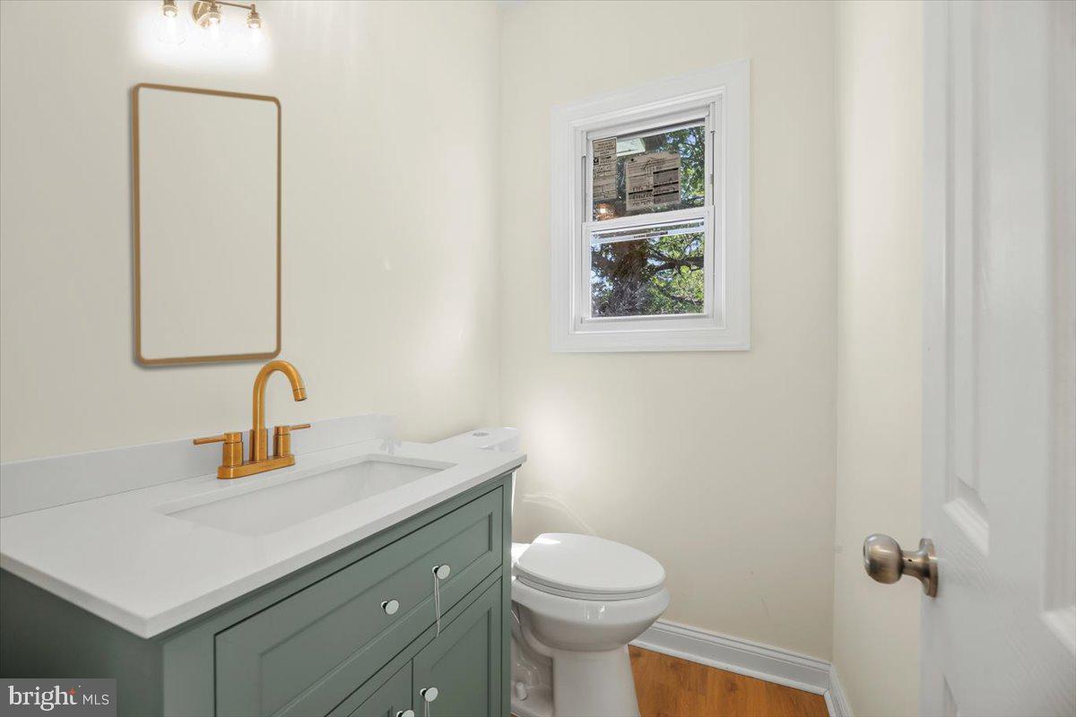 302 W Washington Ave Property Photo 22