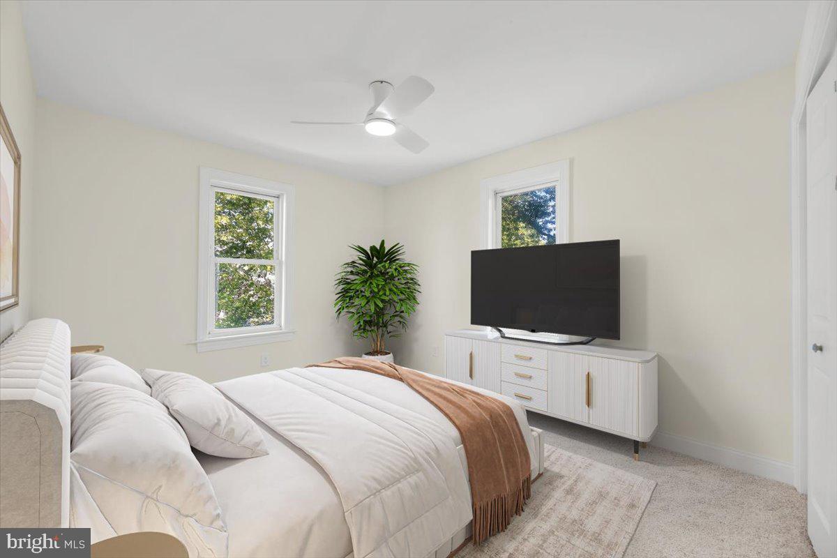 302 W Washington Ave Property Photo 23
