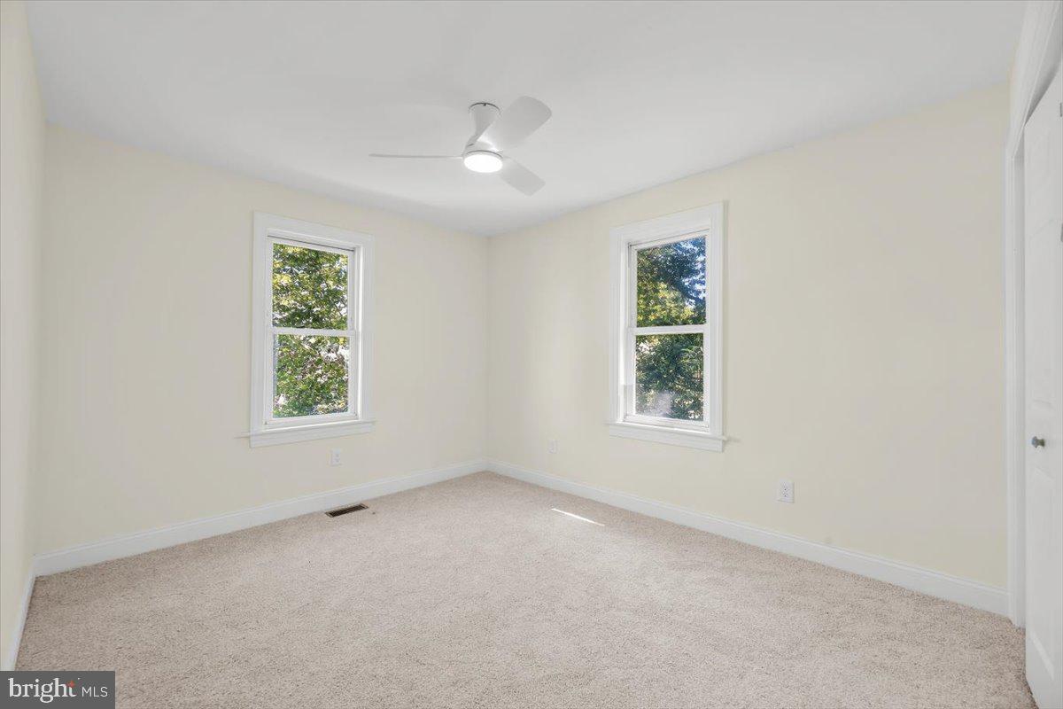 302 W Washington Ave Property Photo 24