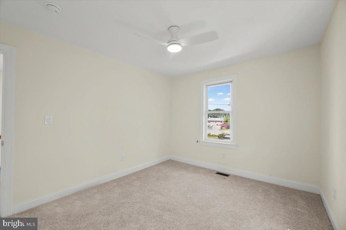302 W Washington Ave Property Photo 28