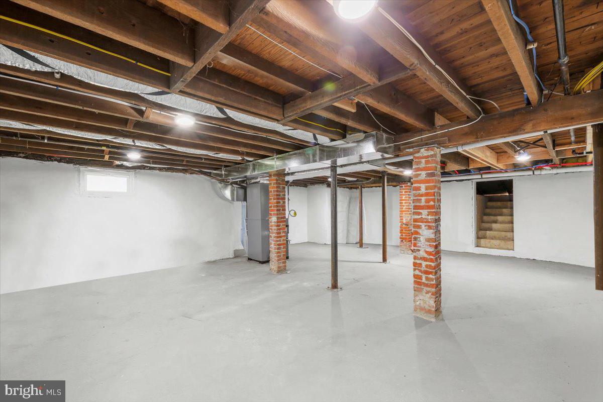302 W Washington Ave Property Photo 31