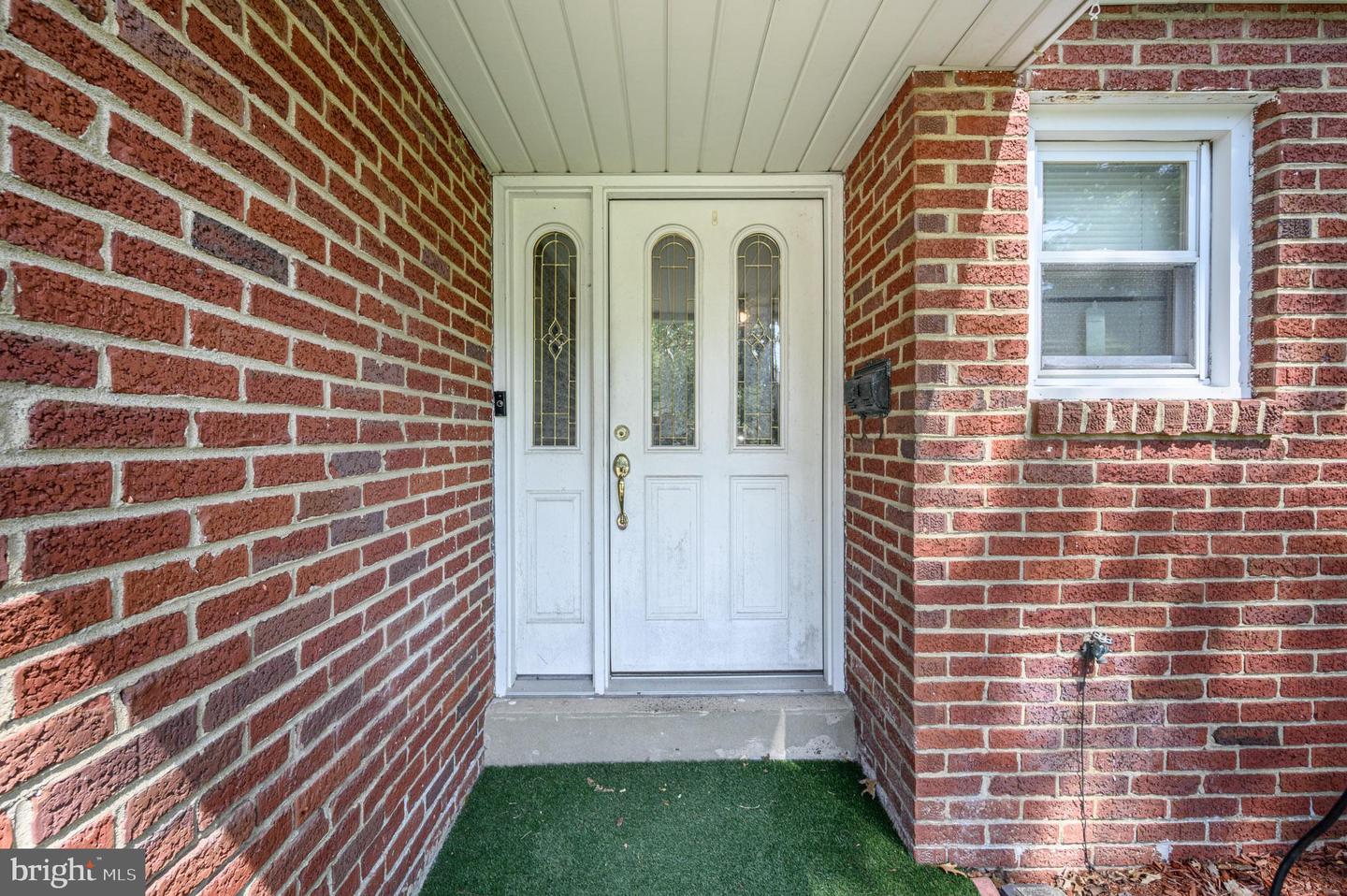 422 King George Rd Property Photo 2