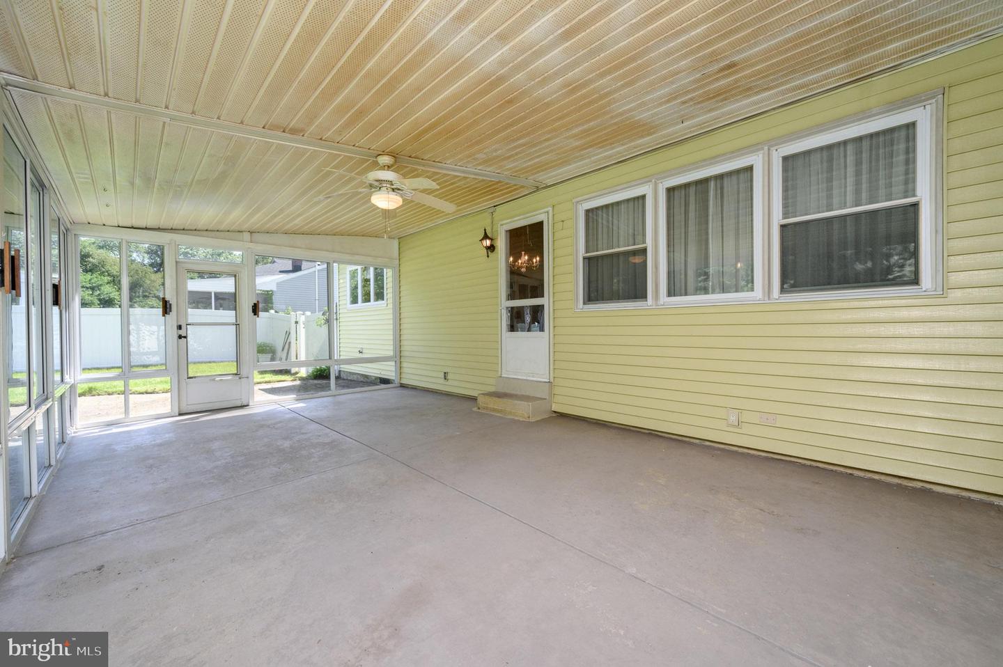 422 King George Rd Property Photo 12