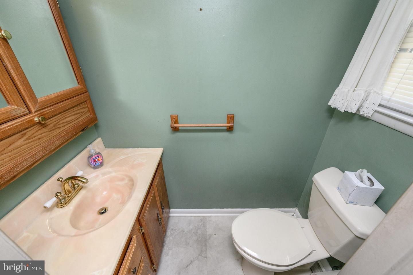 422 King George Rd Property Photo 13