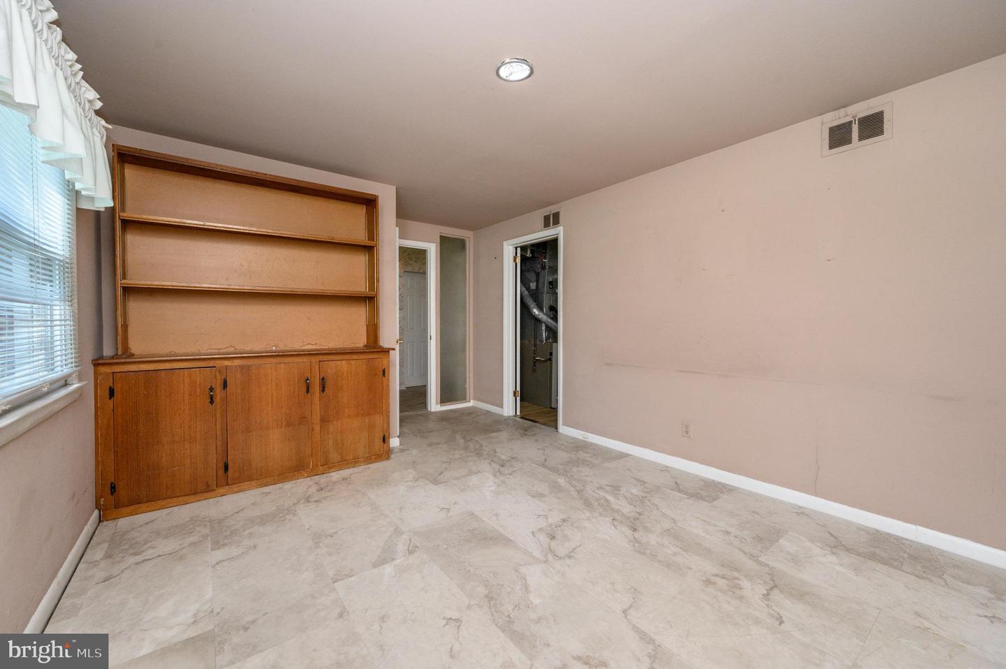 422 King George Rd Property Photo 15