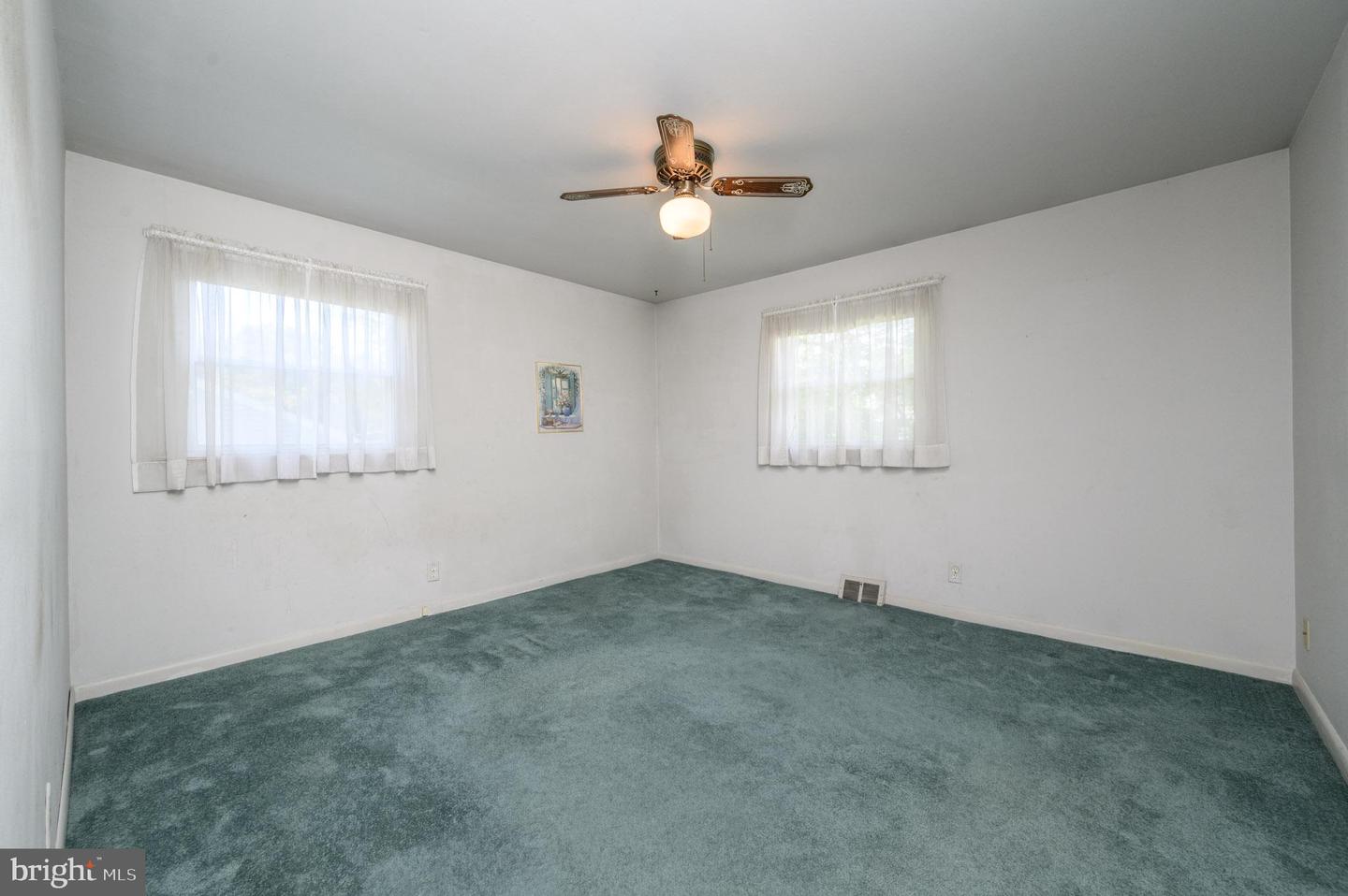 422 King George Rd Property Photo 20