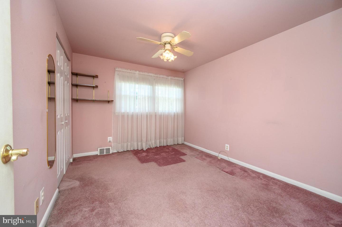 422 King George Rd Property Photo 22