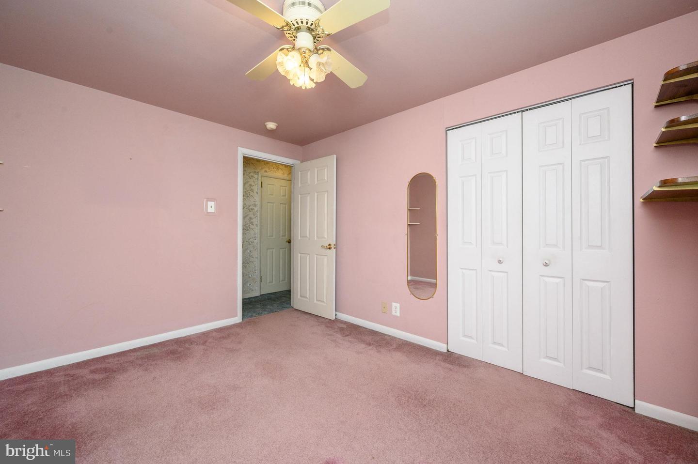 422 King George Rd Property Photo 23