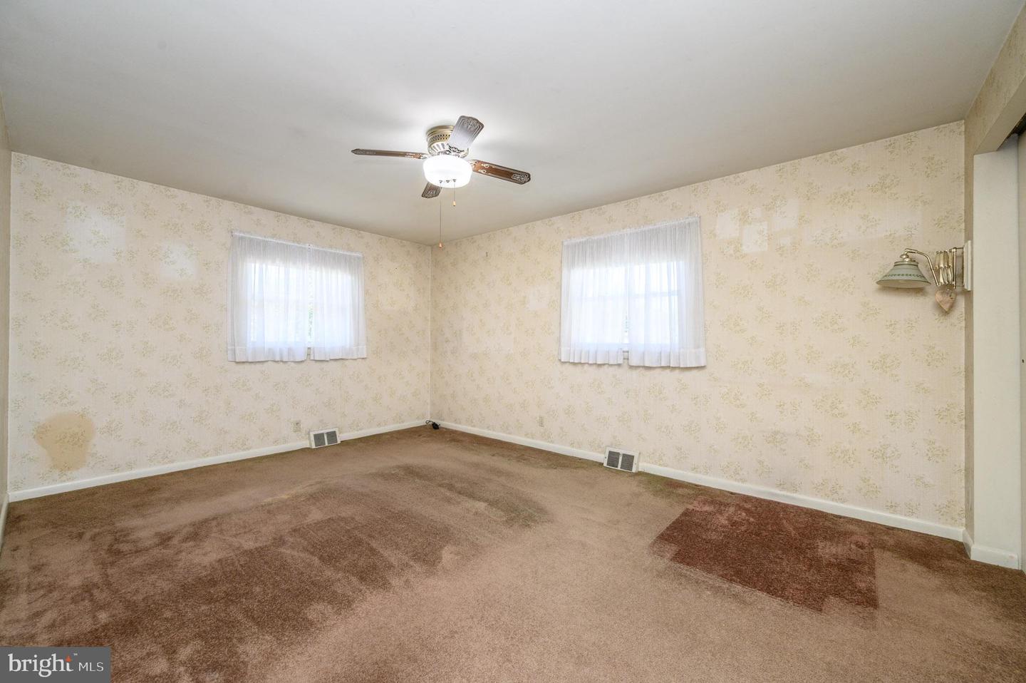 422 King George Rd Property Photo 24