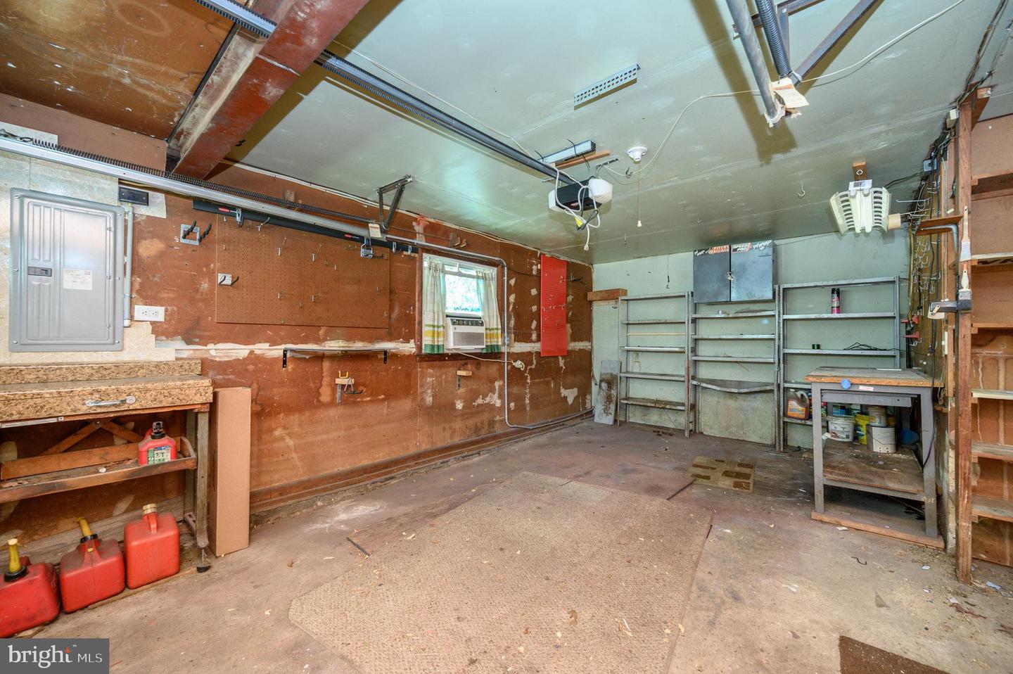 422 King George Rd Property Photo 30