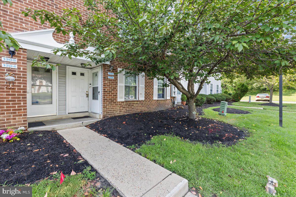 1307 Huntingdon Mews Property Photo 2