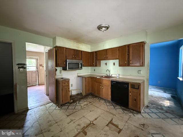 37 Ashland Ave Property Photo 4