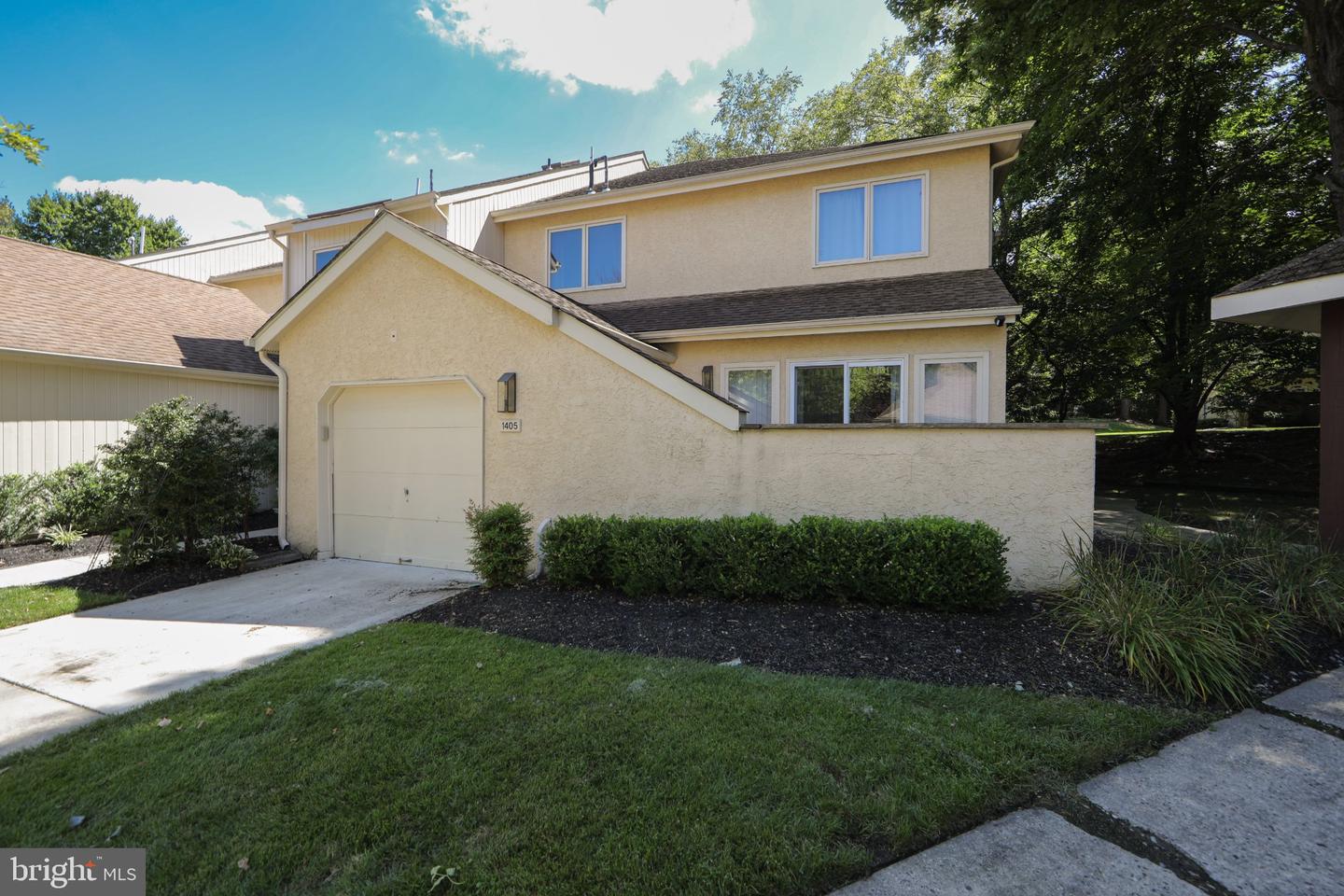 1405 Chanticleer Property Photo 1