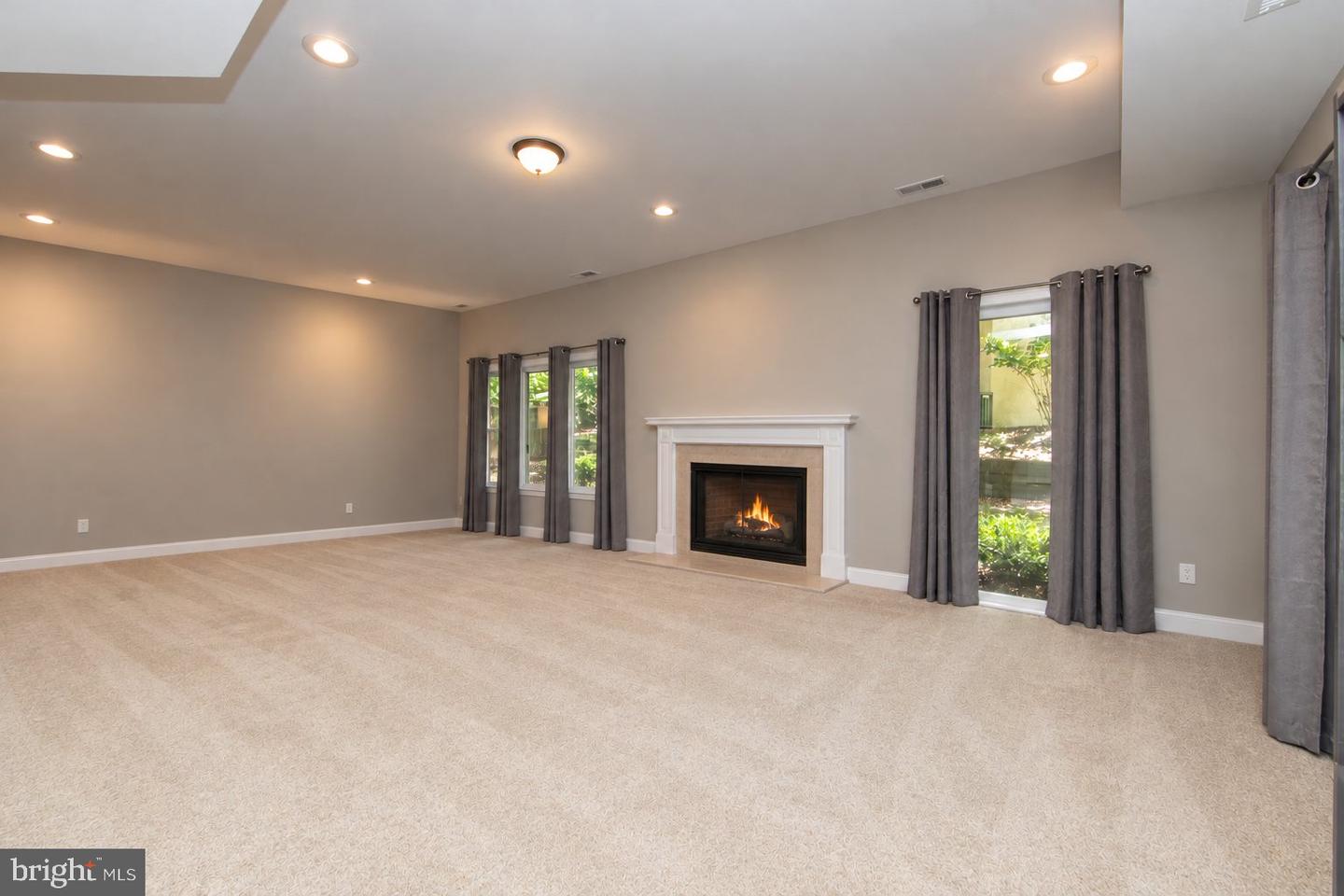 1405 Chanticleer Property Photo 3
