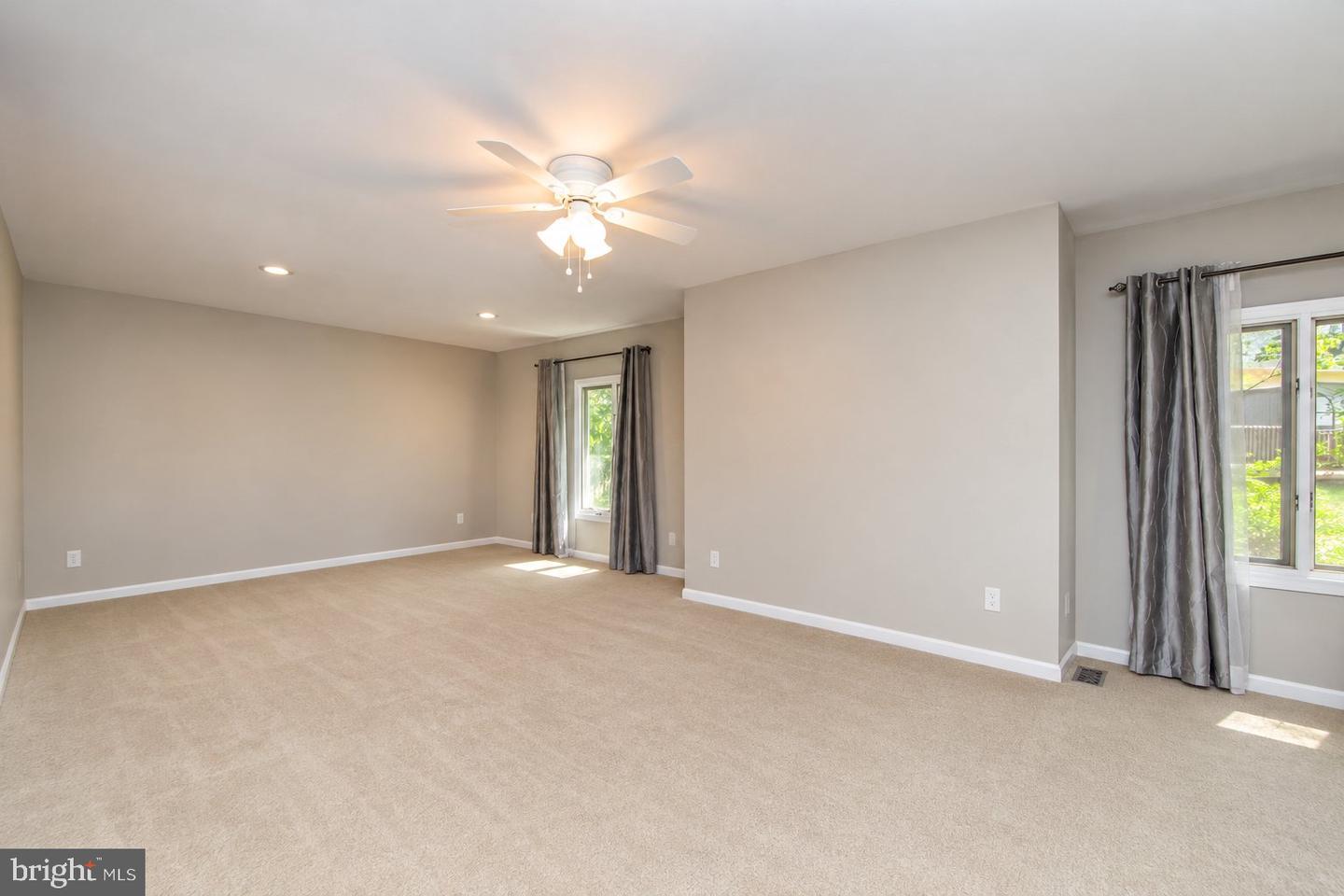 1405 Chanticleer Property Photo 4