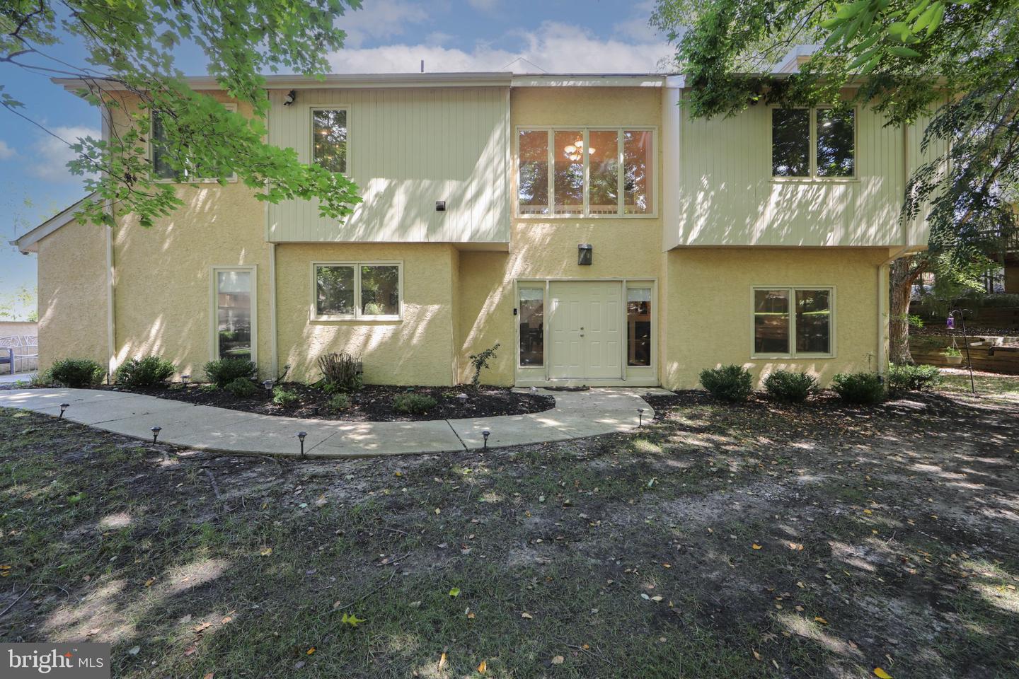 1405 Chanticleer Property Photo 5