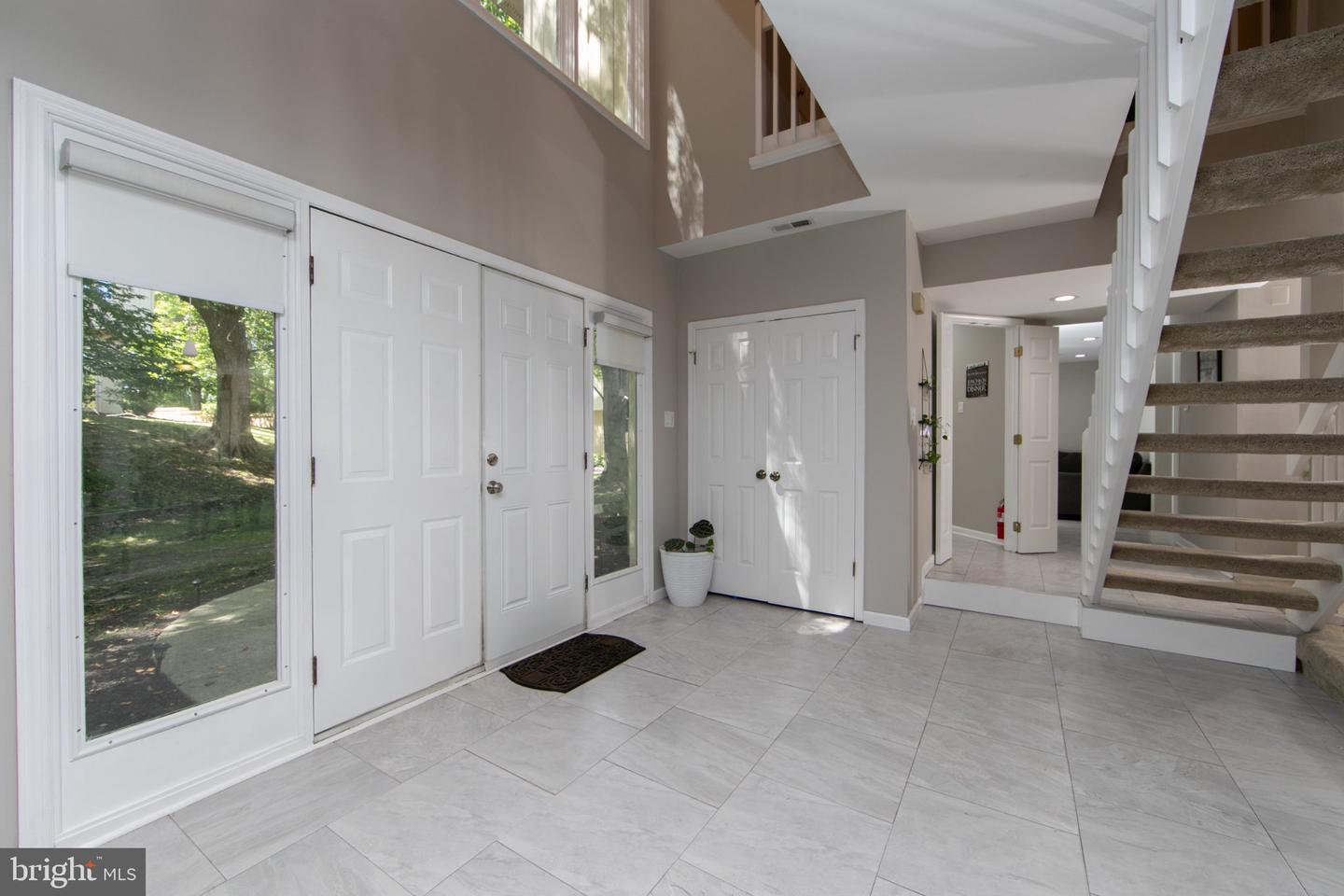 1405 Chanticleer Property Photo 7