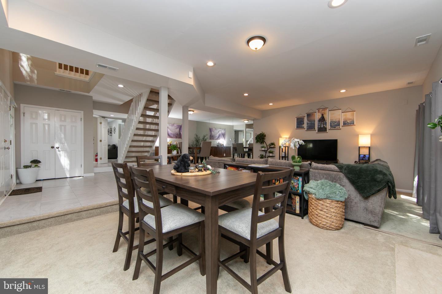 1405 Chanticleer Property Photo 9