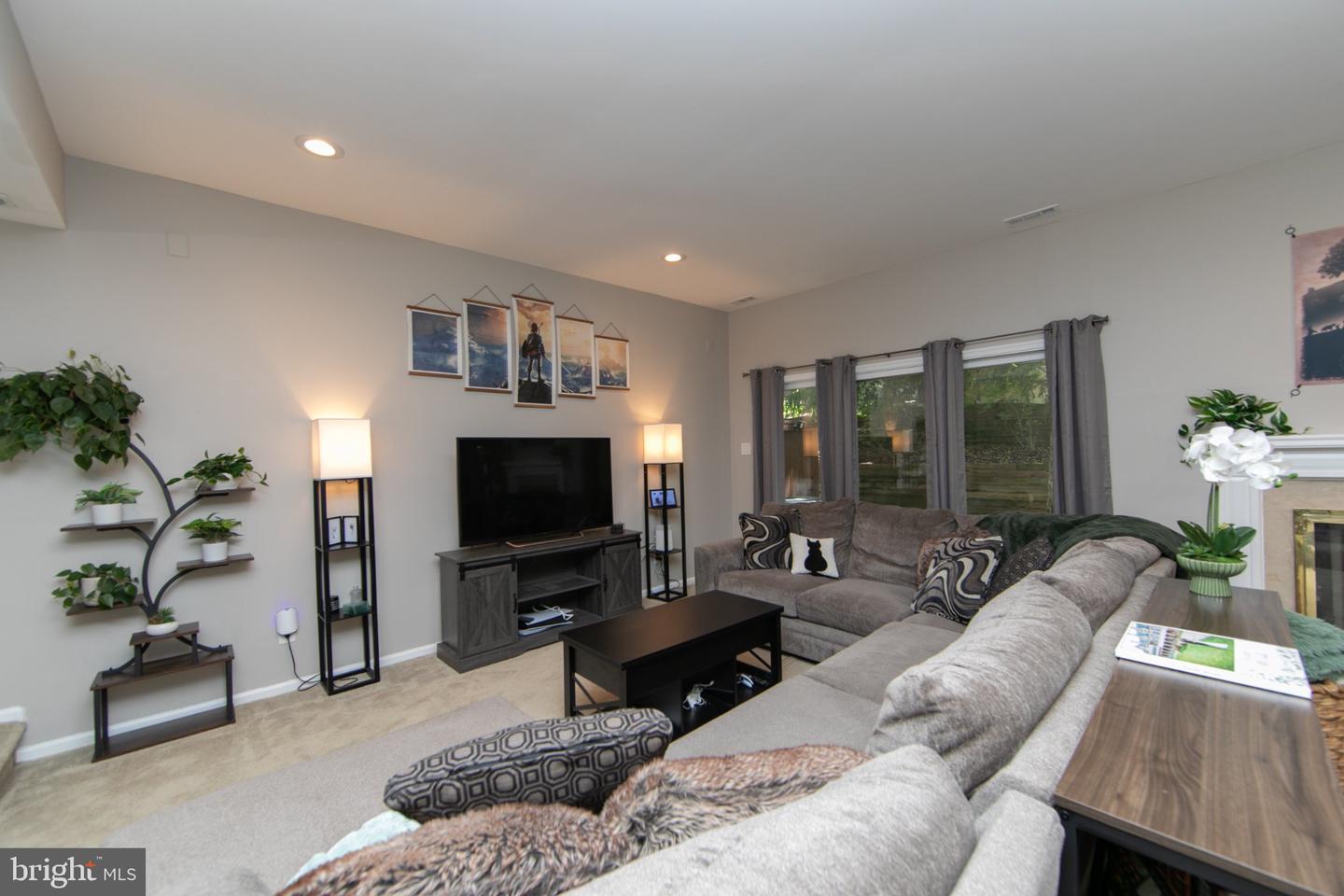 1405 Chanticleer Property Photo 11