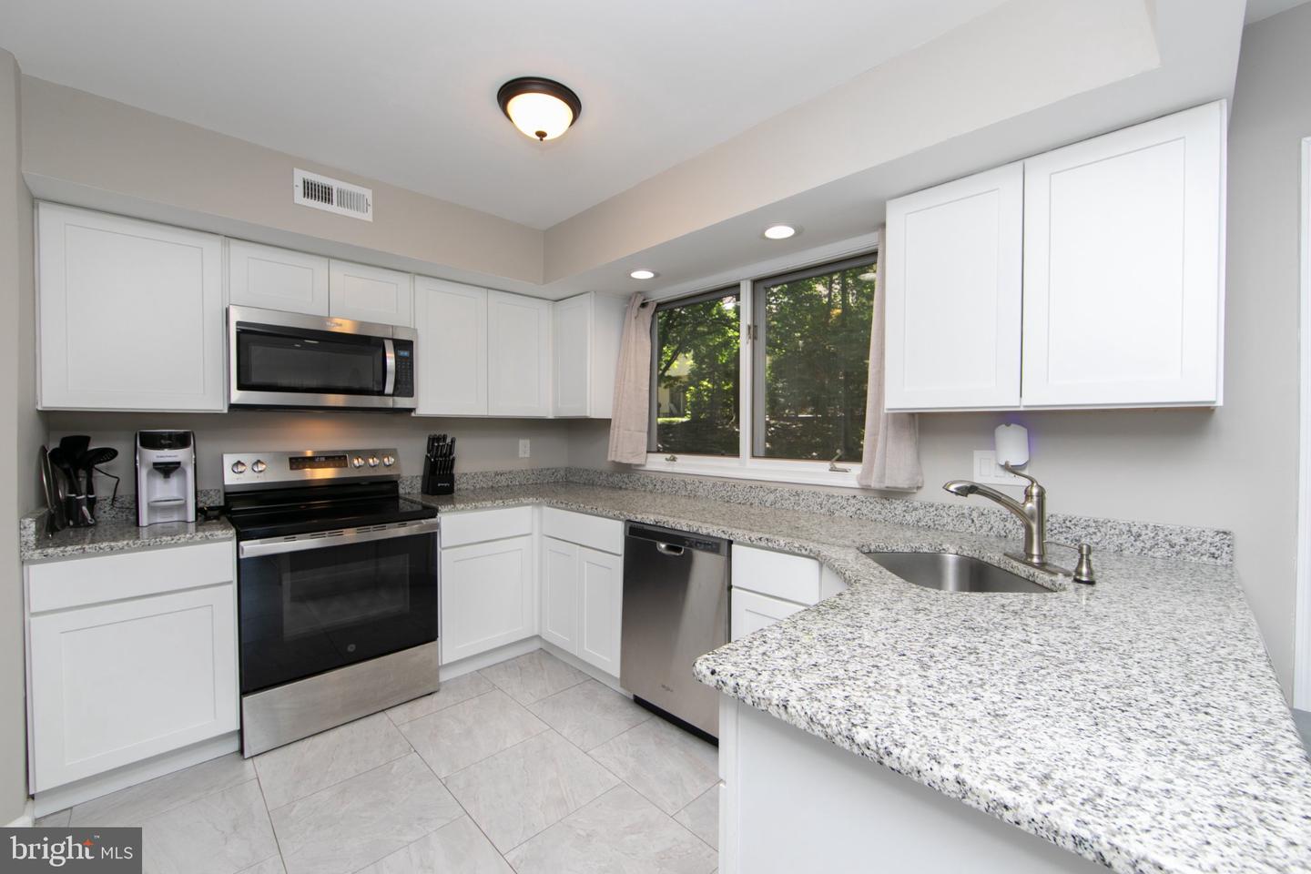 1405 Chanticleer Property Photo 18