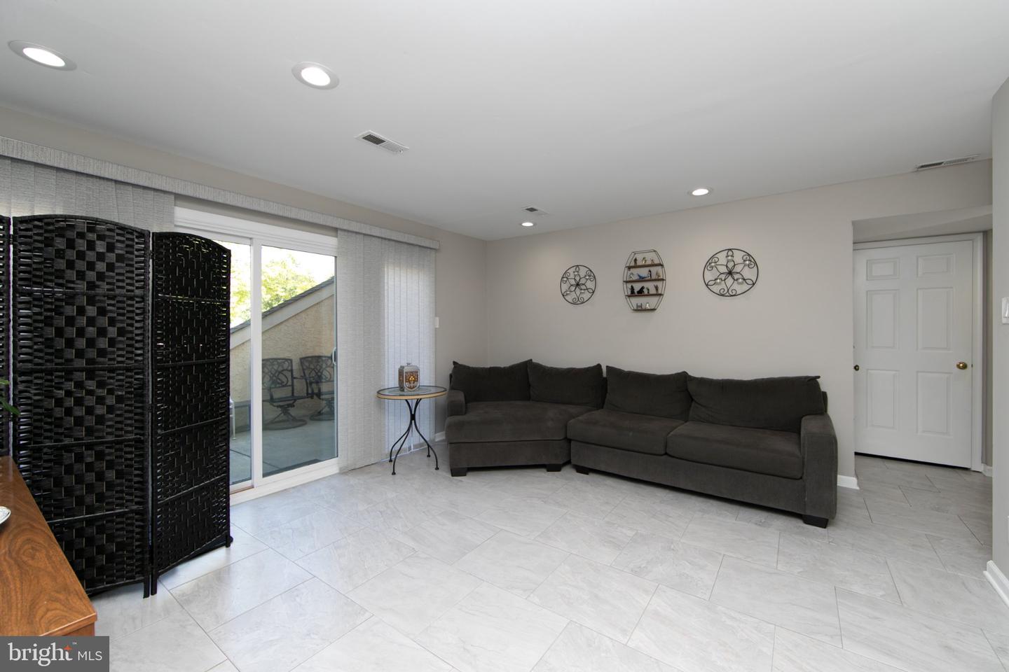 1405 Chanticleer Property Photo 22