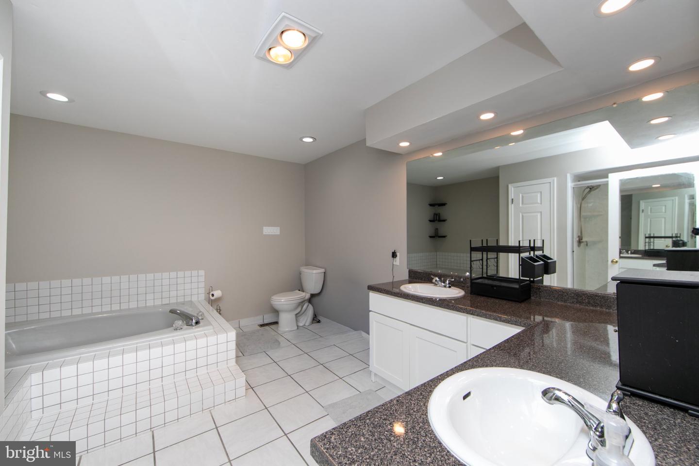 1405 Chanticleer Property Photo 28