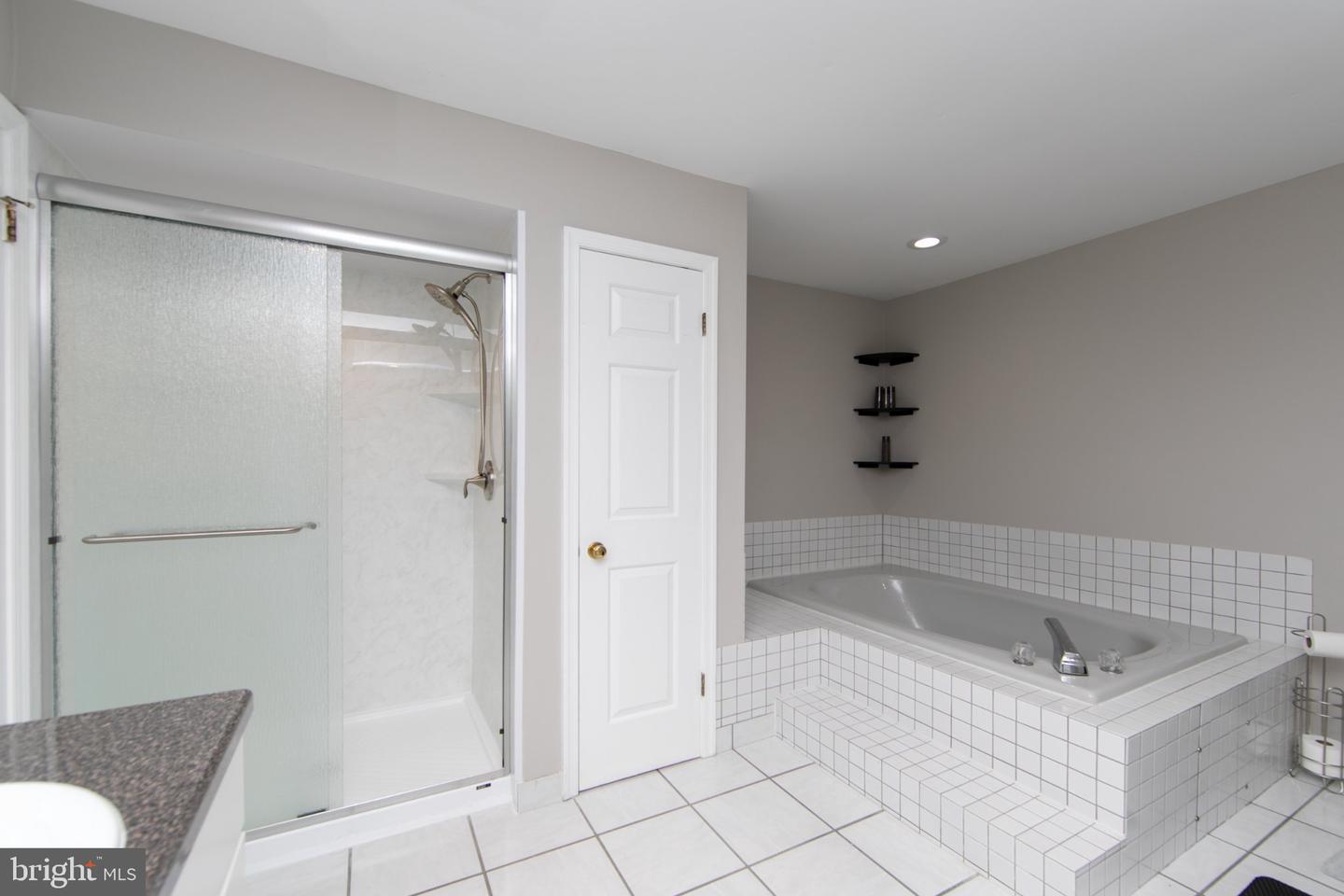 1405 Chanticleer Property Photo 29