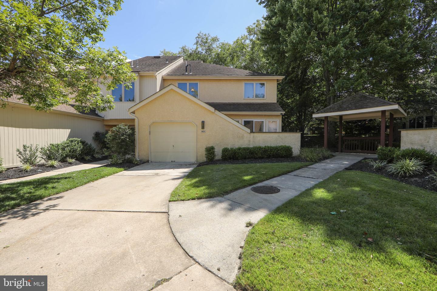 1405 Chanticleer Property Photo 39