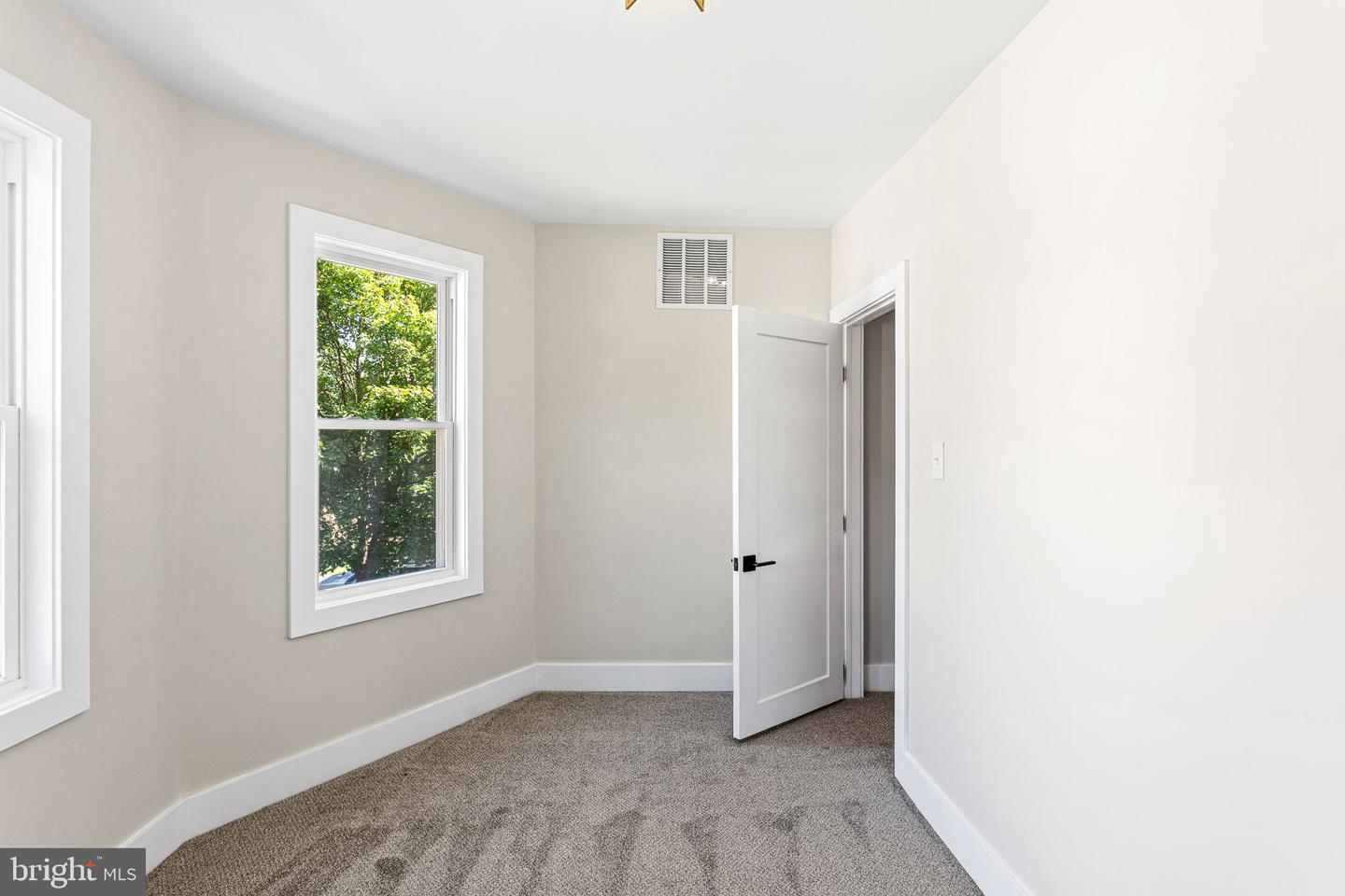 112 W Atlantic Ave Property Photo 32